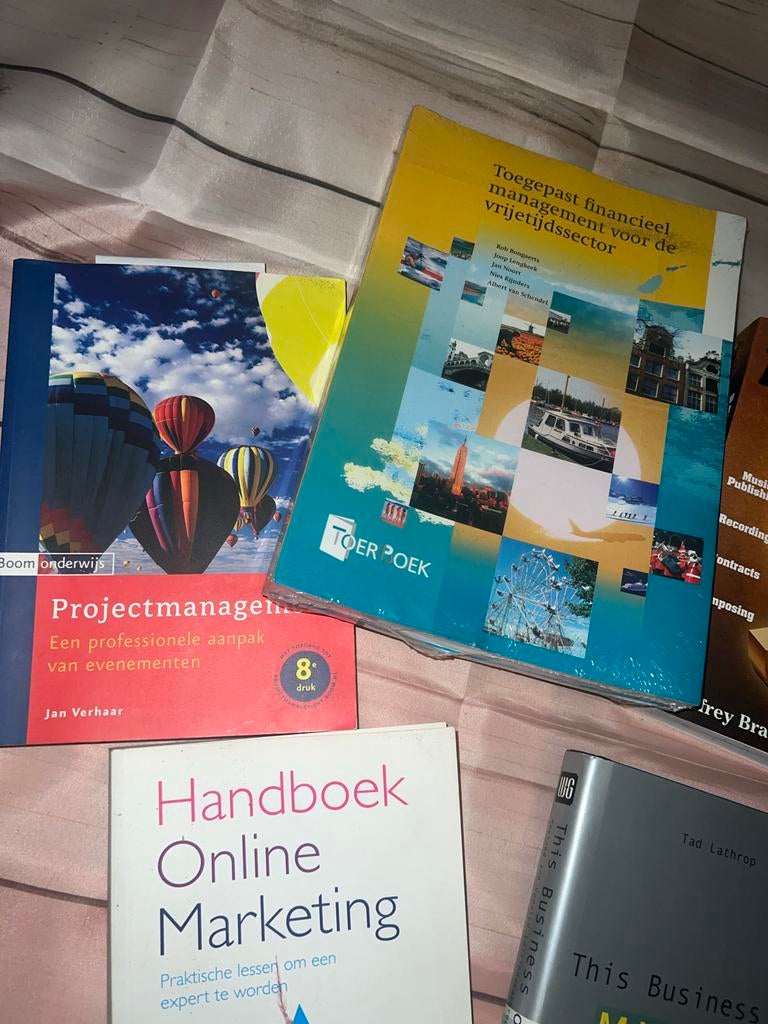 Diverse studieboeken: Projectmanagement, Marketing, Muziek, Ophalen, Gelezen