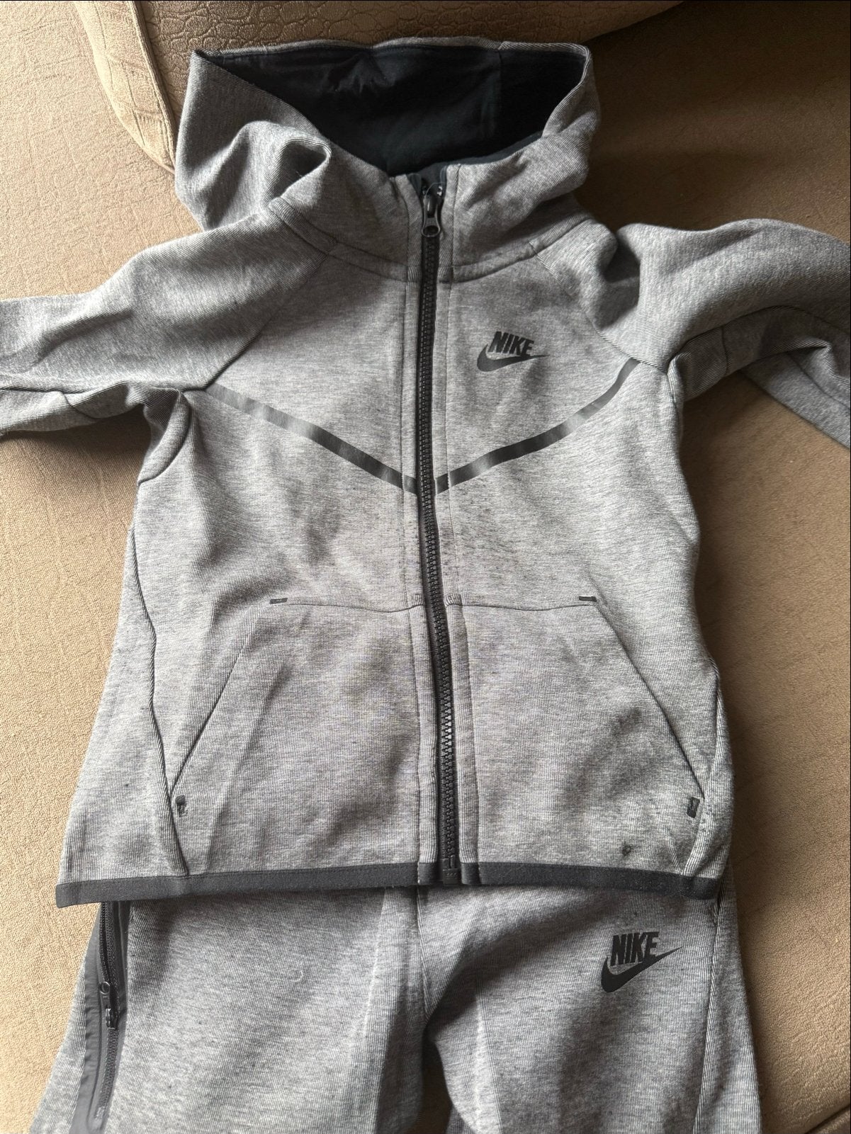 Nike Tech Fleece Trainingspak Grijs, Ophalen of Verzenden, Zo goed als nieuw, Jongen of Meisje