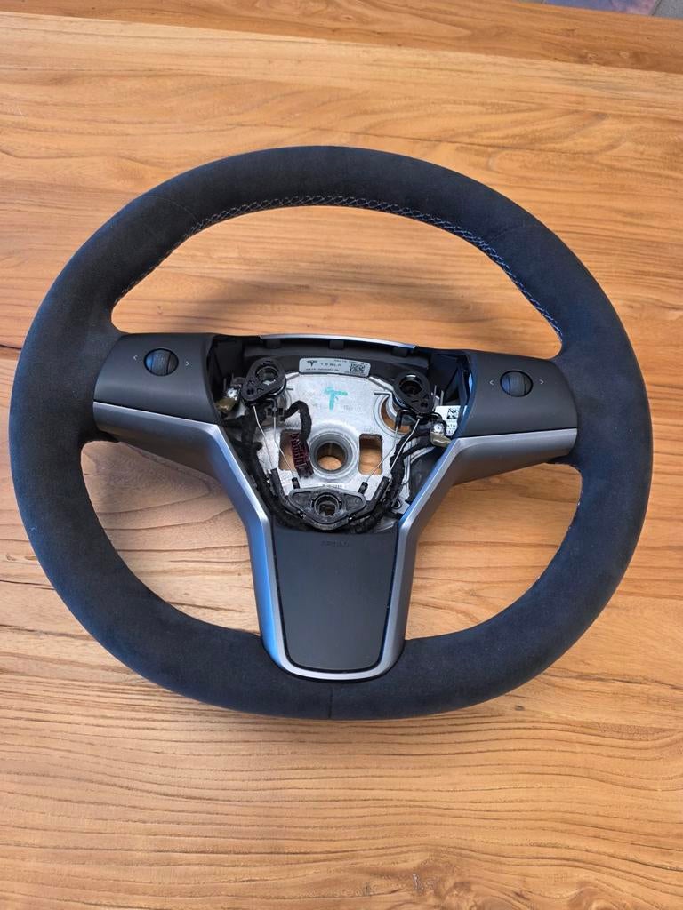Foto 3 van Tesla inruil alcantara stuur stuurwiel model 3