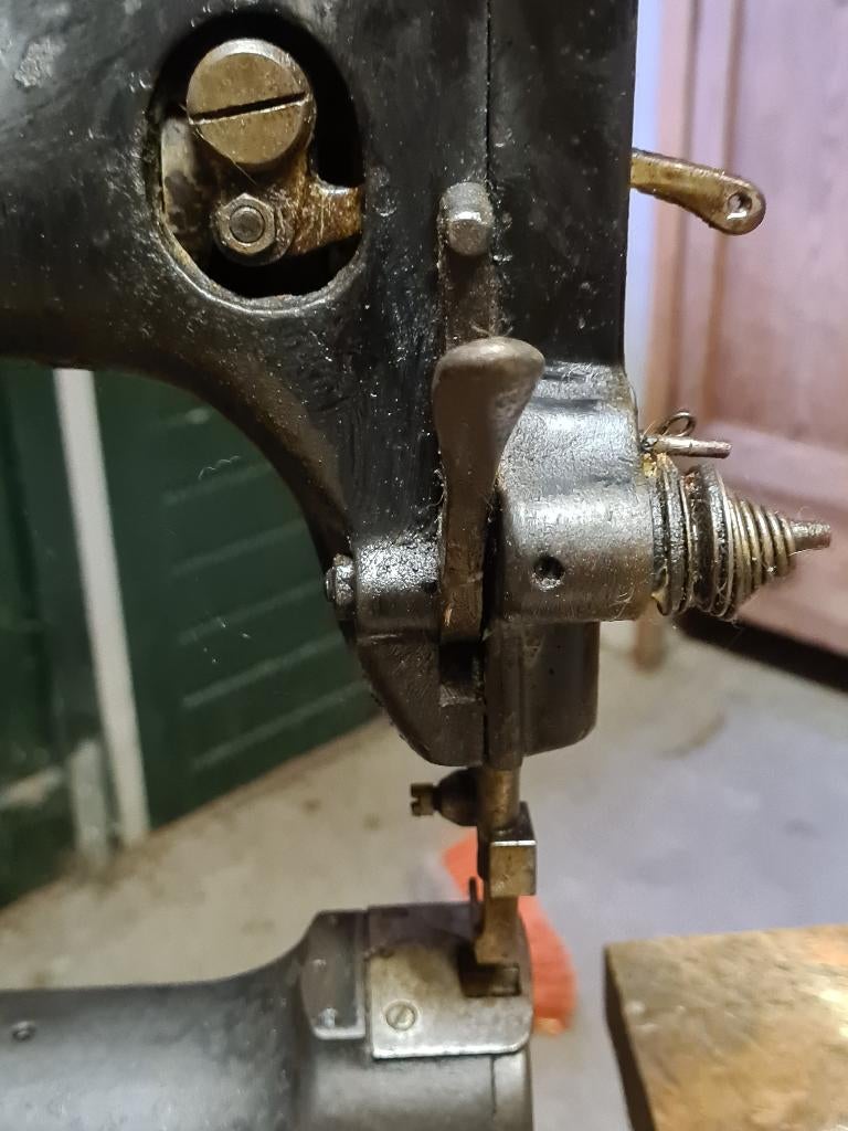Singer   super 45K25  cilindersarm originele zadelmakerij, Ophalen