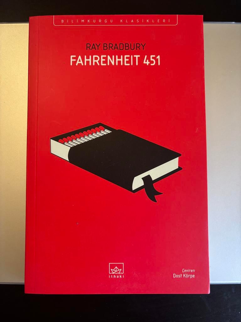 Fahrenheit 451 - Ray Bradbury, Ithaki Türkçe, Ophalen of Verzenden, Zo goed als nieuw