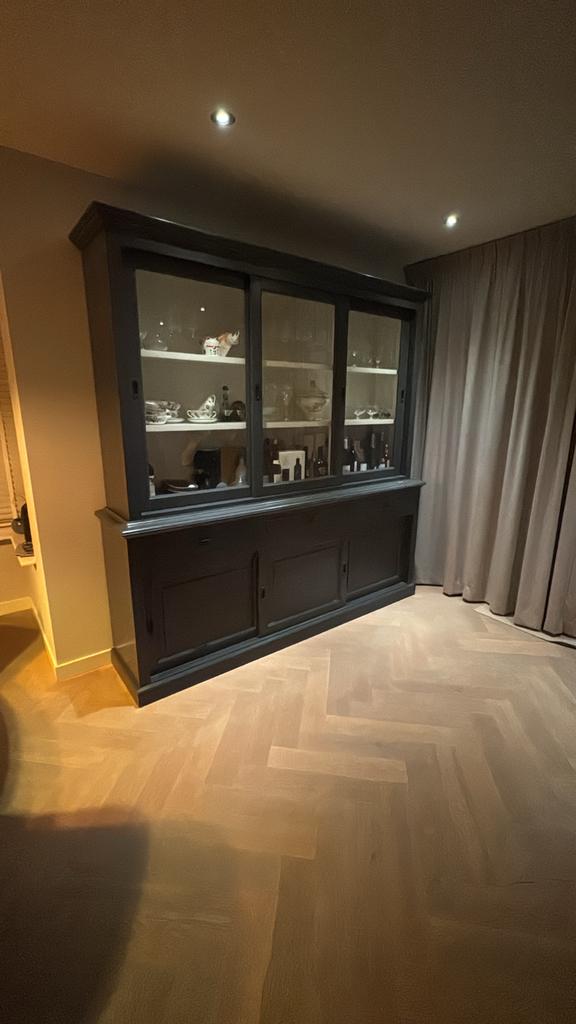 Mooie buffetkast / winkelkast - 233cm breed, Huis en Inrichting, Kasten | Buffetkasten, Zo goed als nieuw, 200 cm of meer, 50 tot 75 cm