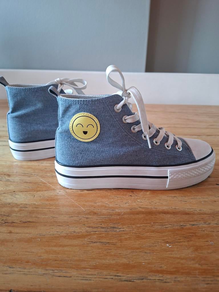 Leuke sneakers met smiley maat 35, Meisje, Schoenen, Ophalen of Verzenden, Zo goed als nieuw