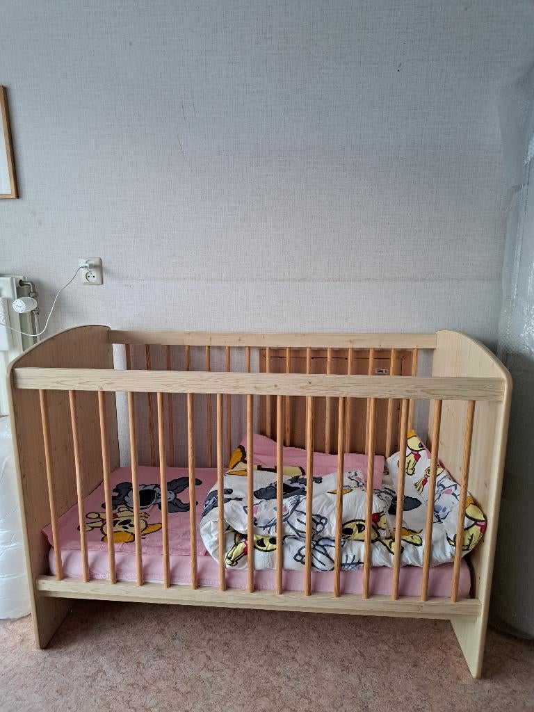 Kinder  bed..Houten  kleur, Ophalen, Zo goed als nieuw