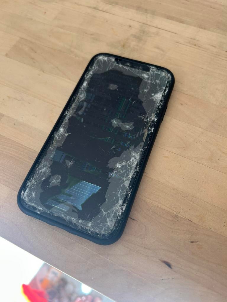 iPhone 11 – Gaat aan – Defect, Telecommunicatie, Mobiele telefoons | Apple iPhone, 128 GB, Zwart, Zo goed als nieuw, IPhone 11