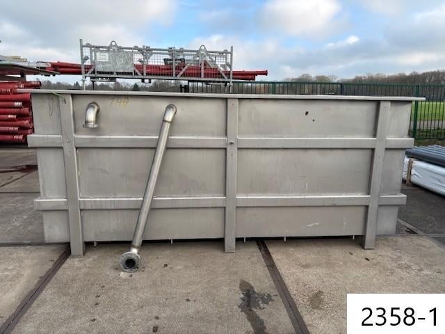 2358. Rvs bakken / bak met sproeiers / rvs bak met deksel, Ophalen