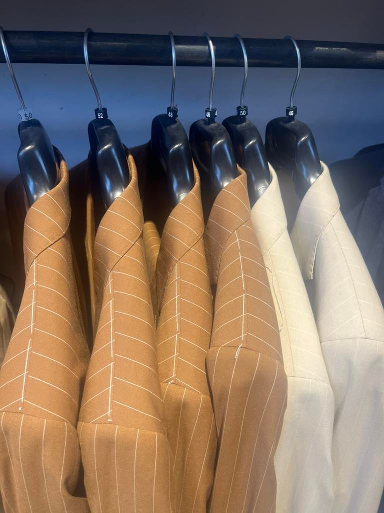 Suit, Ophalen of Verzenden, Zo goed als nieuw, Beige