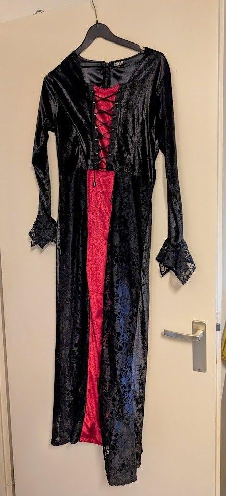 Gothic jurk zwart/rood, Maat 38/40 (M), Ophalen of Verzenden, Zo goed als nieuw, Knielengte