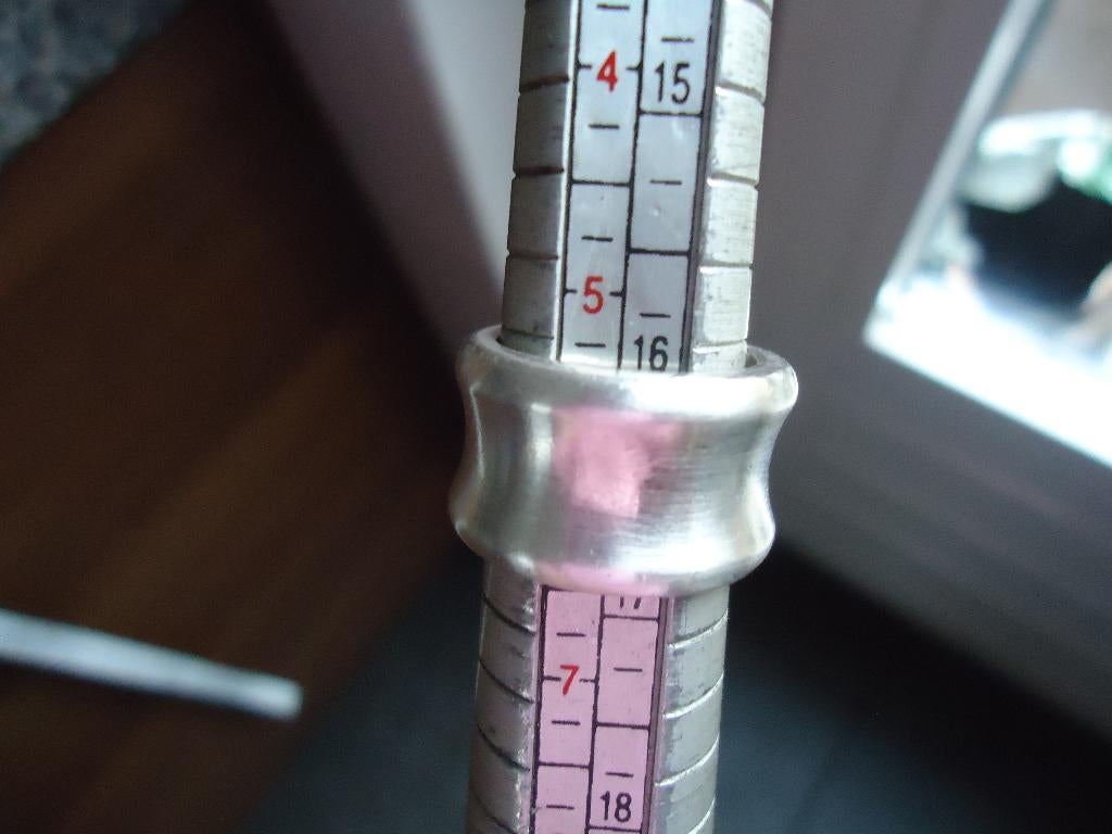 brede massieve echt zilveren ring mt 16 gemerkt 16,7 gram, Ophalen of Verzenden, Dame, Zilver, Zilver