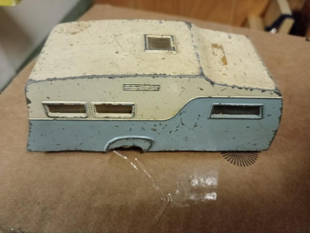 Dinky toys 188 caravan four berth, Ophalen of Verzenden, Auto, Dinky Toys