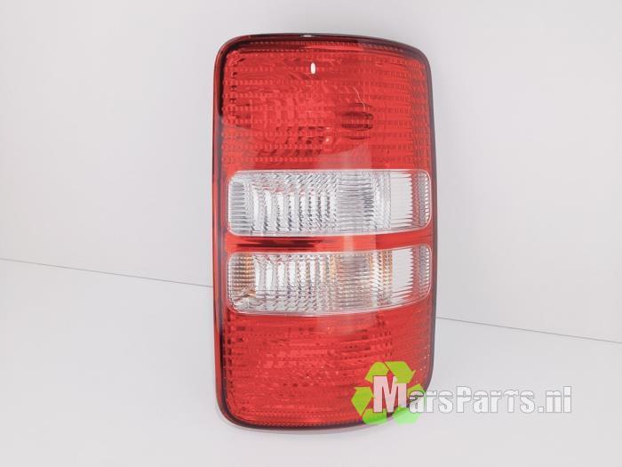 Achterlicht rechts van een Volkswagen Caddy