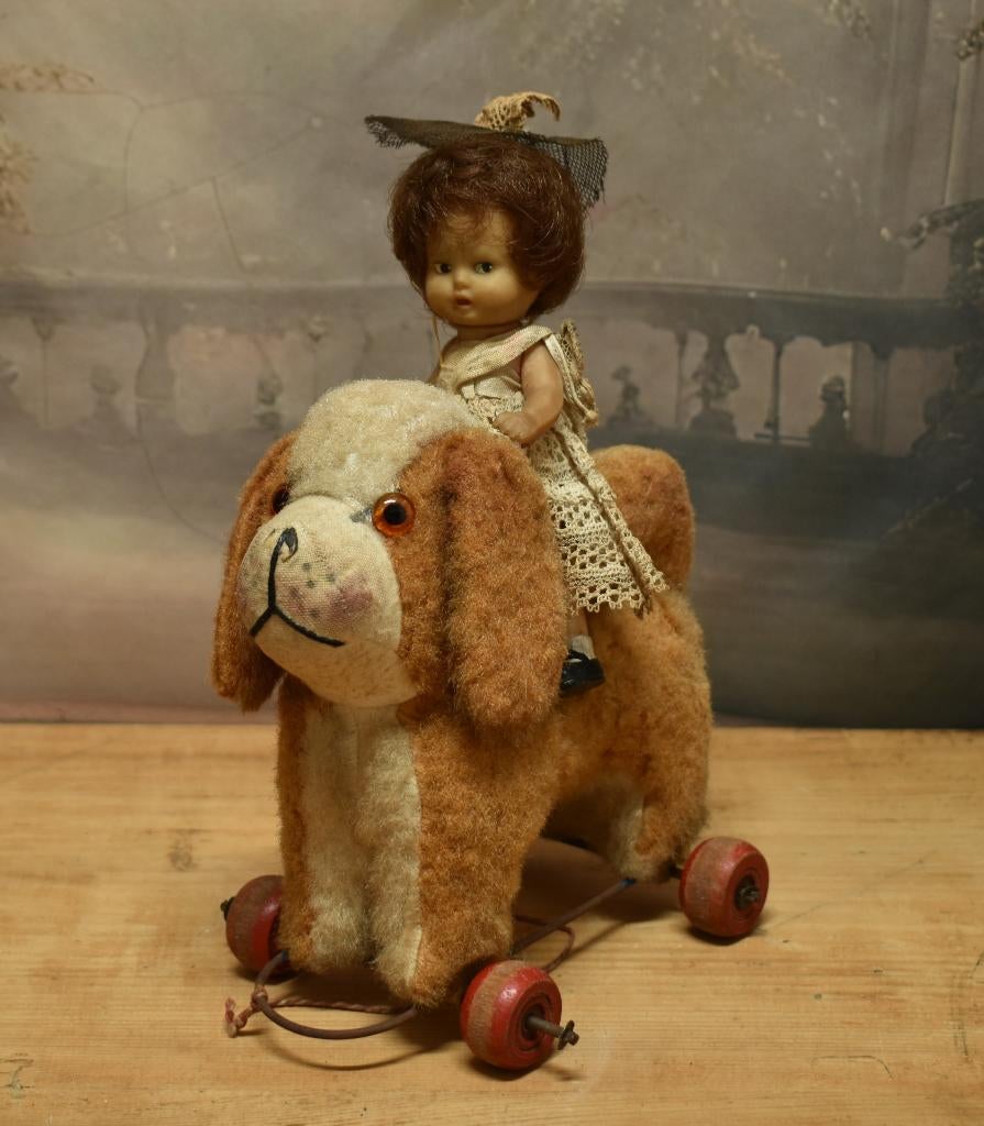 Oud Hondje Op Wielen. Uit Aletta's Tijd", Ophalen of Verzenden
