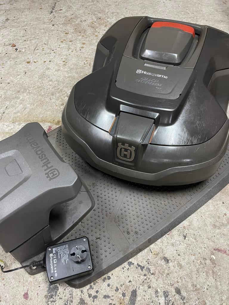 Husqvarna 310 automower met app besturing, Ophalen of Verzenden, Zo goed als nieuw