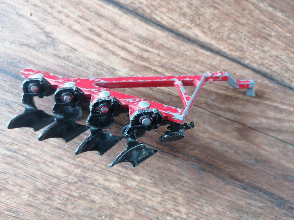 Ertl ploeg schaalmodel 4 schaaf International, Ophalen of Verzenden, Gebruikt, Tractor of Landbouw, ERTL