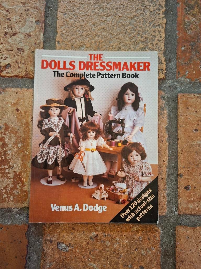 The Dolls' Dressmaker .Compleet Patronenboek, Gelezen, Ophalen of Verzenden, Venus A. Dodge, Poppen maken