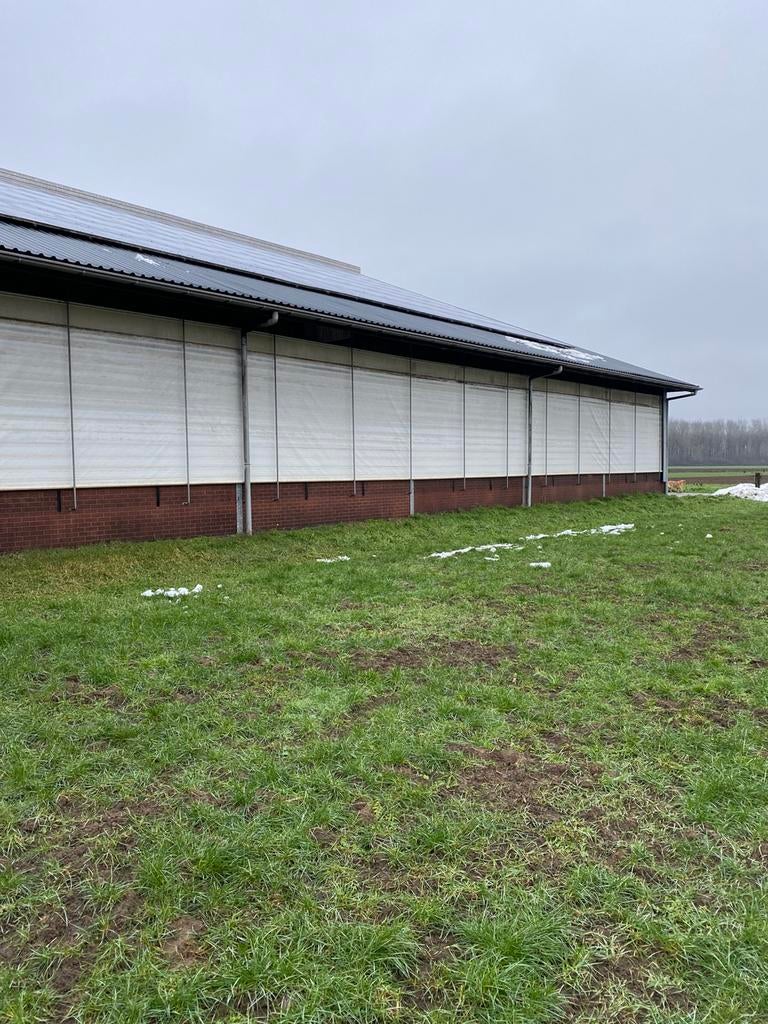 Winddicht zeil wit 35 meter lang 3 meter hoog ., Stalling