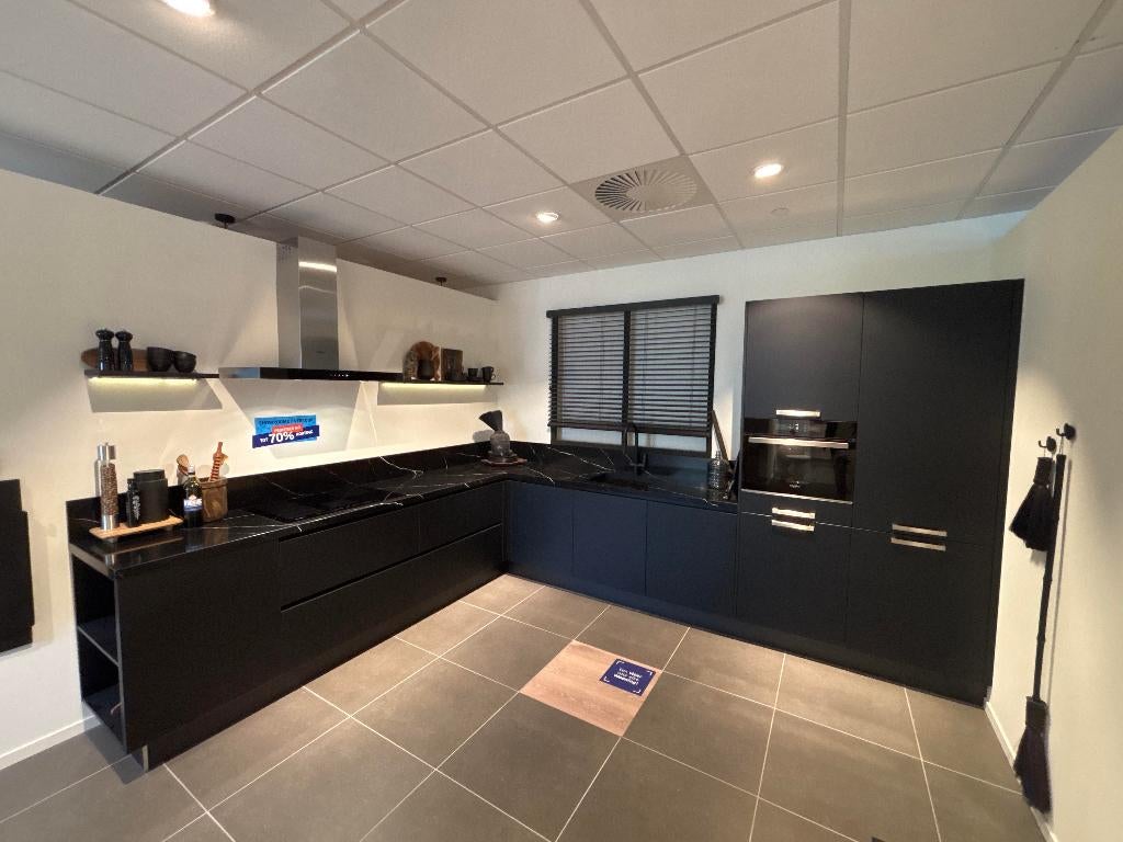 Greeploze showroom keuken met composiet blad, Ophalen, Zwart, Hoekkeuken, Nieuw