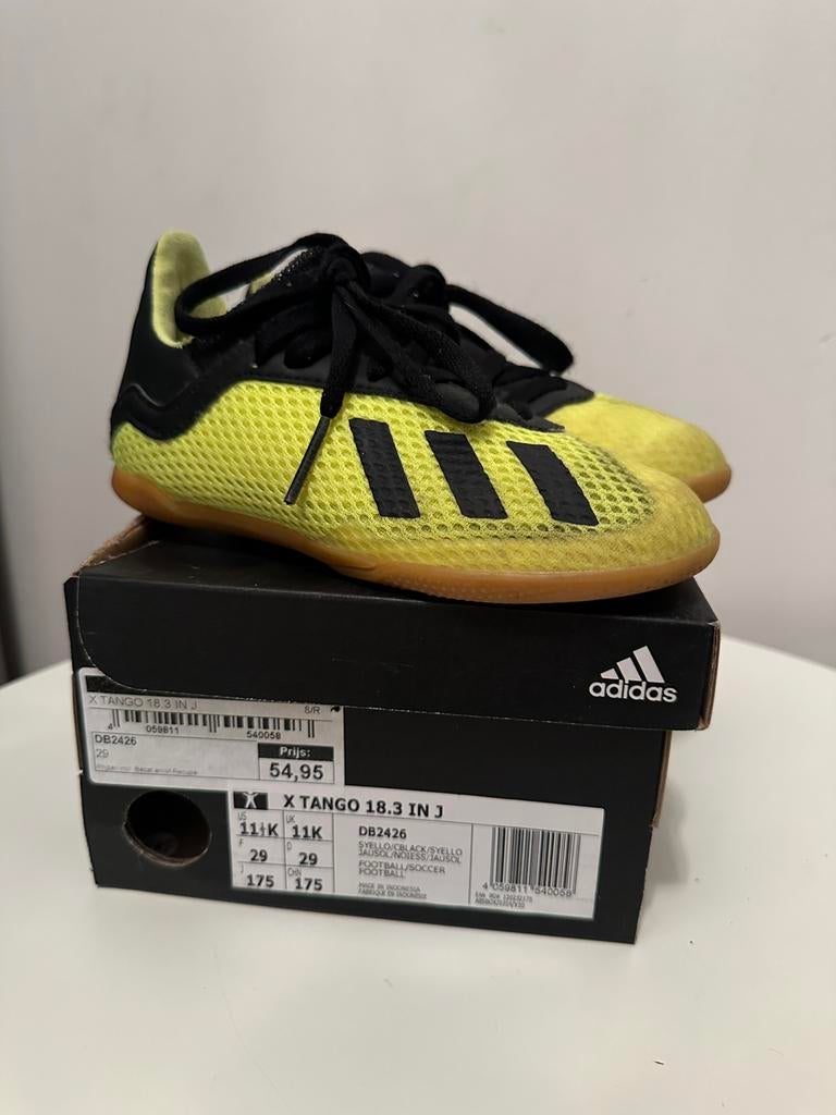 zaalvoetbalschoenen zaal voetbal schoenen Adidas maat 29, Sport en Fitness, Voetbal, Maat XS of kleiner, Ophalen of Verzenden