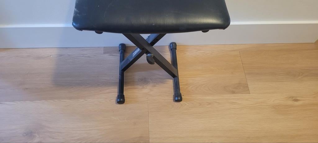 Piano kruk, Ophalen of Verzenden, Gebruikt, Instrumentstandaard, Klarinet
