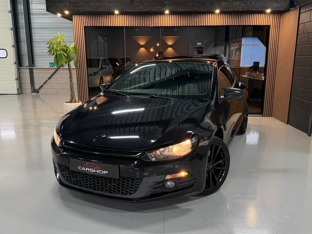 Volkswagen Scirocco 1.4 TSI 160PK DSG/PANO/CRUISE/CARPLAY, Zwart, 4 cilinders, Leder en Stof, Zwart