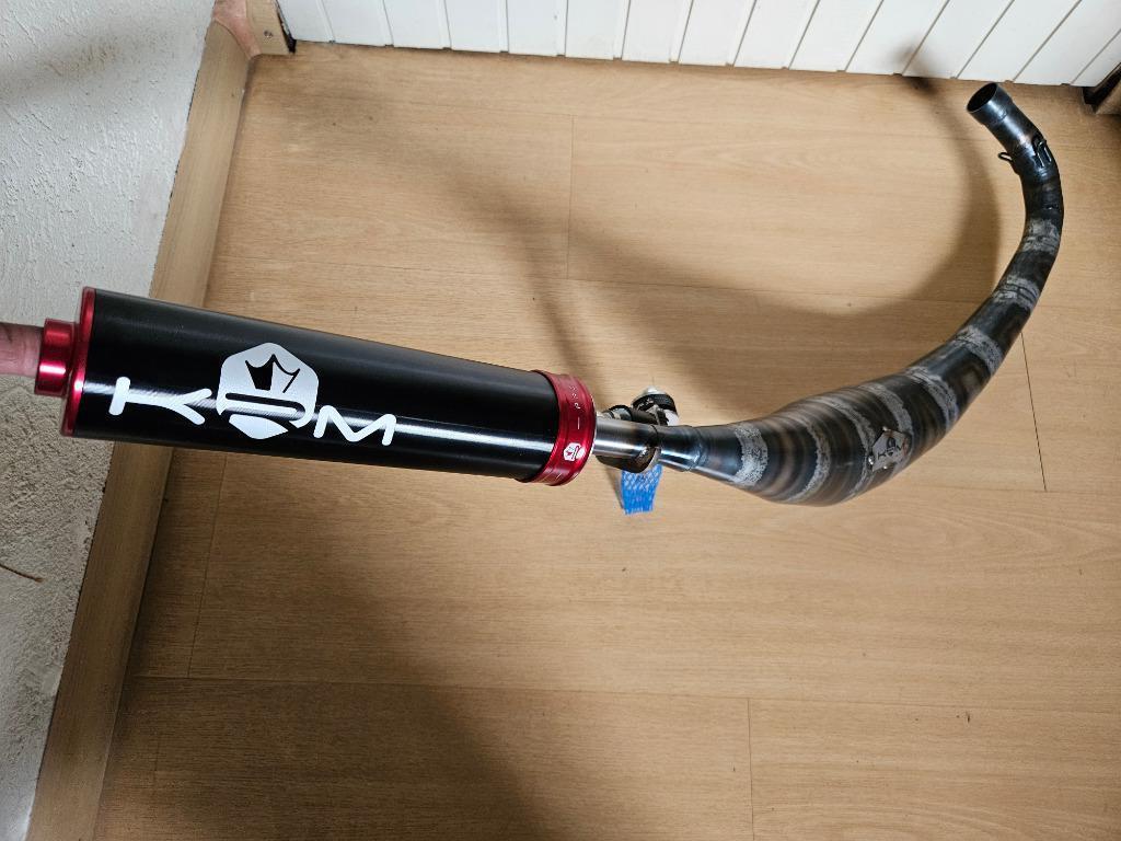 100% NIEUWE! KRM 50cc - 70cc AM6 uitlaat onderlangs + Demper, KRM, Uitlaat, Ophalen of Verzenden, KRM