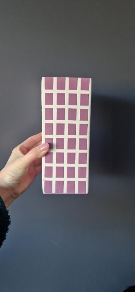 Paars/Roze Vaas met Witte Strepen, Overige kleuren, Aardewerk of Porselein, Ophalen of Verzenden, Zo goed als nieuw