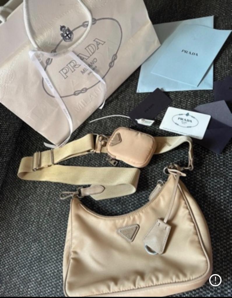 Prada Re-Edition 2005 Beige, Ophalen, Zo goed als nieuw, Beige, Schoudertasje