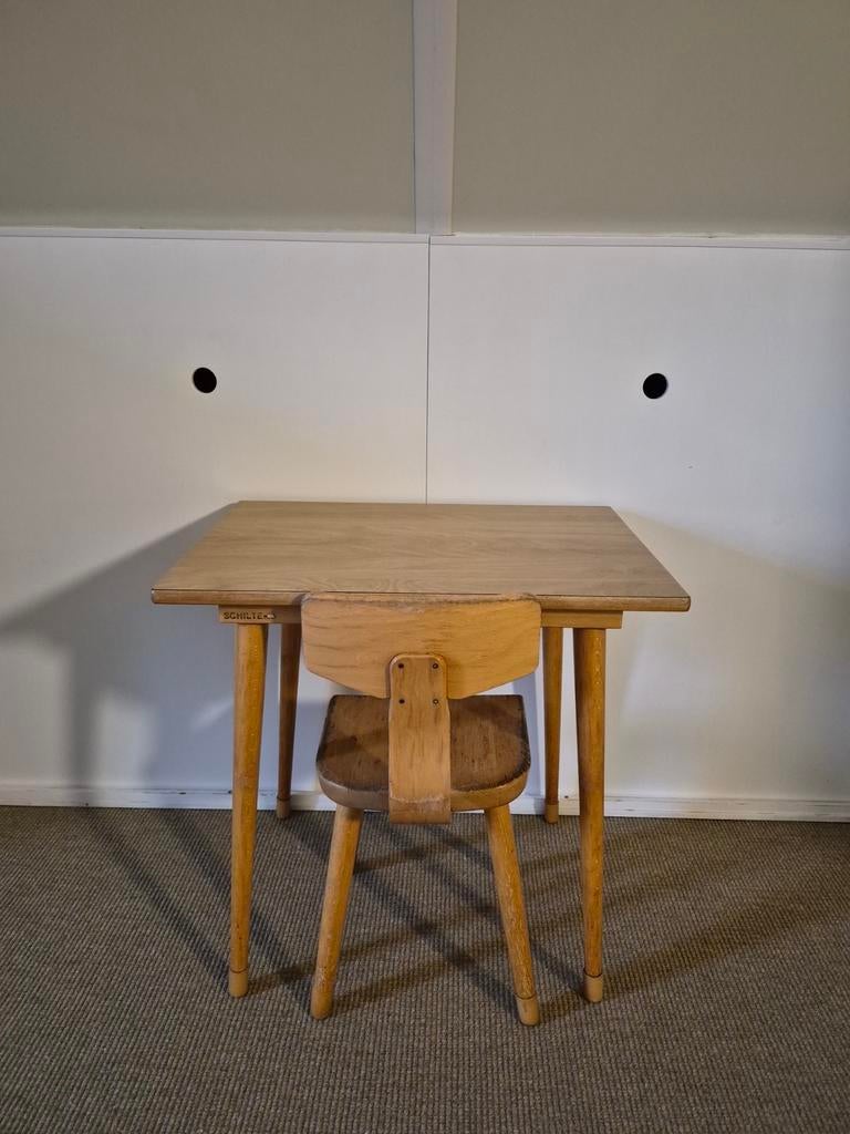 Schilte tafel en stoeltje, Ophalen, Gebruikt