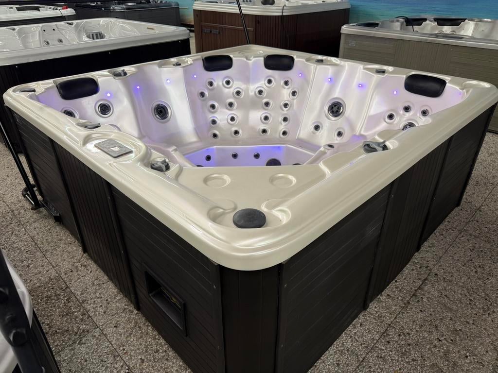 Sunspa Laguna Beach 6 persoons luxe jacuzzi, Tuin en Terras, Bubbelbaden en Hottubs, Ophalen, Zo goed als nieuw, Pomp