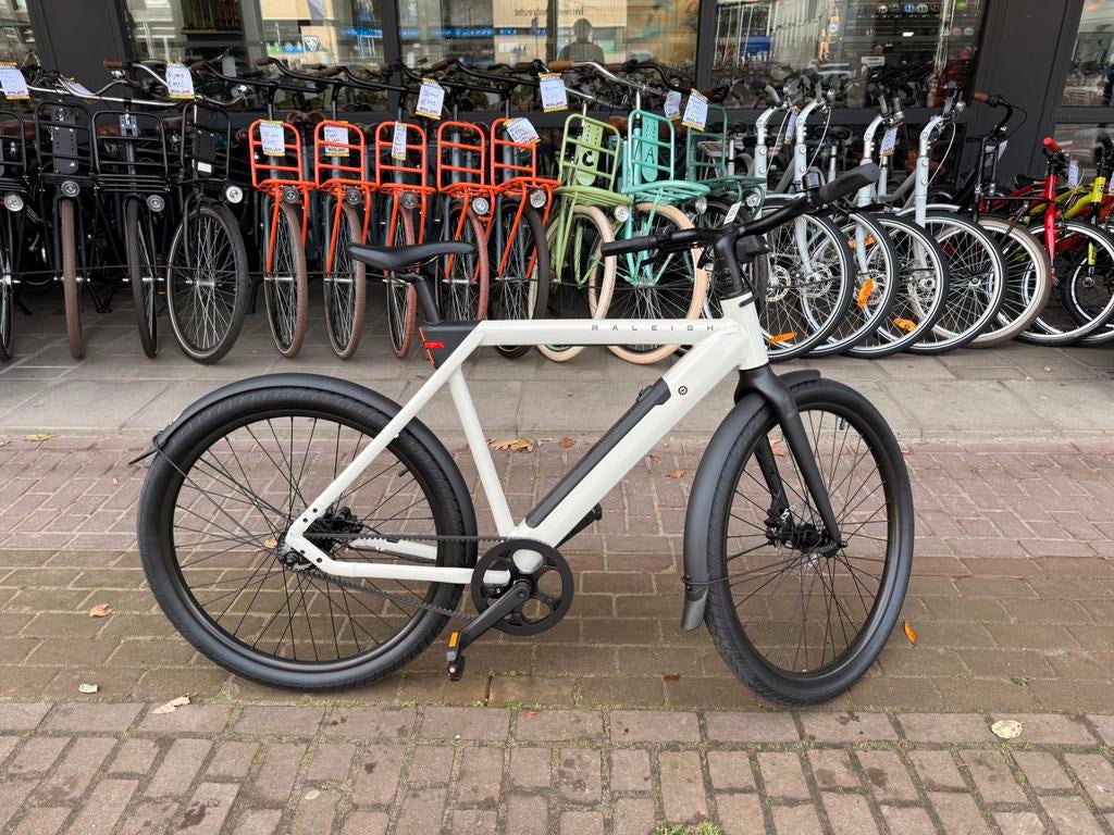 Raleigh ONE e-bike – nieuw en direct leverbaar, Fietsen en Brommers, Elektrische fietsen, Nieuw, 50 km per accu of meer, 55 tot 59 cm