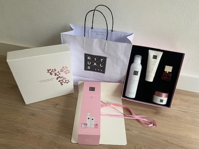 Rituals Gift set / Cadeau set medium , the Rituals of Sakura, Sieraden, Tassen en Uiterlijk, Uiterlijk | Lichaamsverzorging, Ophalen of Verzenden