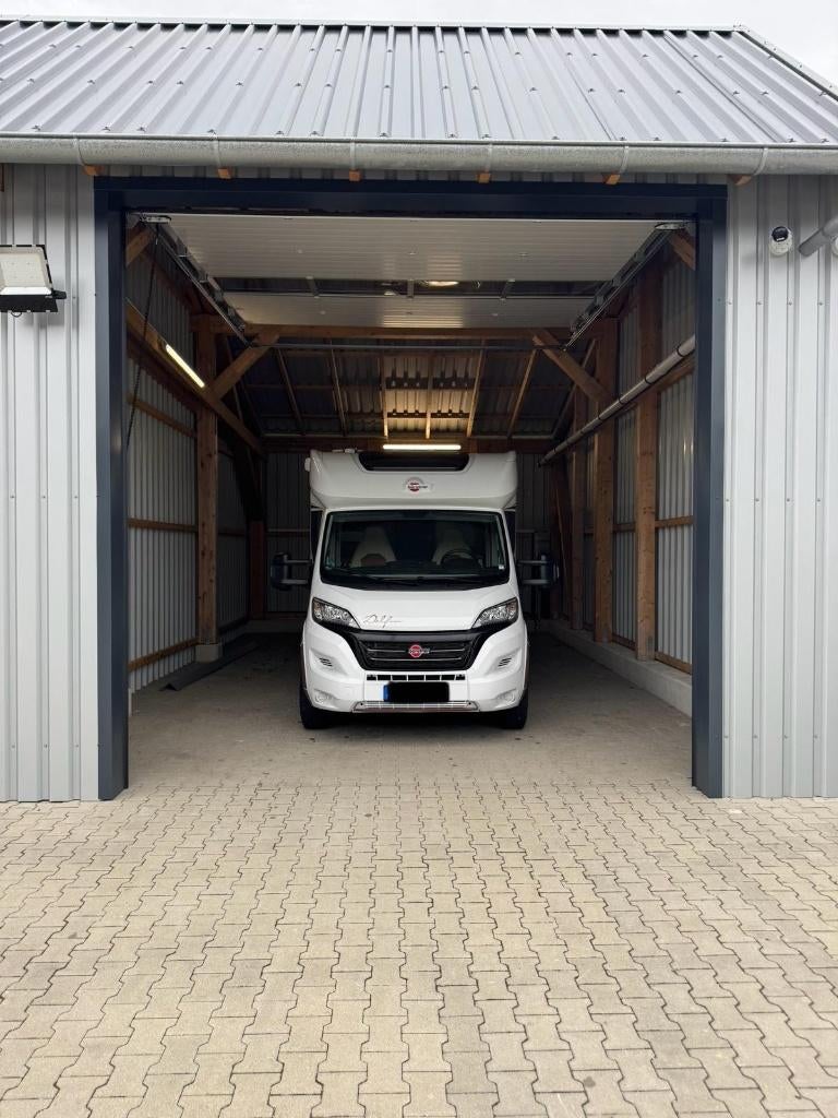 Overdekte camperstalling op toplocatie bij de A31