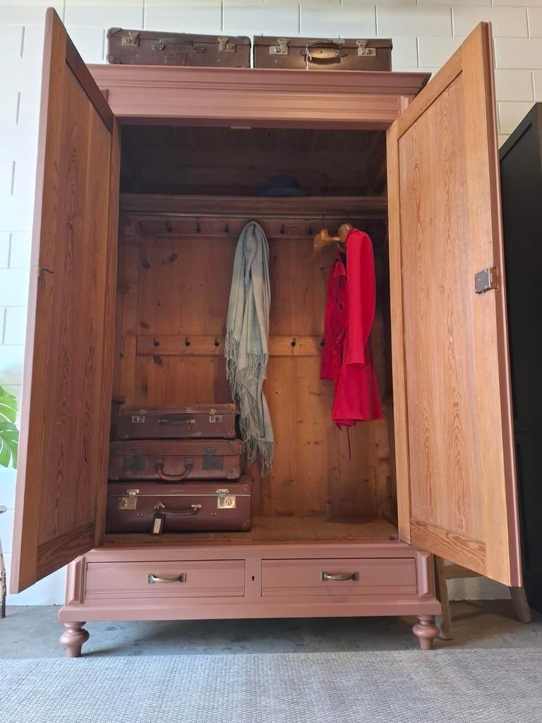 Vintage/Brocante aardetint kloosterkast, Antieke kledingkast, 100 tot 150 cm, 200 cm of meer, Ophalen of Verzenden, Zo goed als nieuw