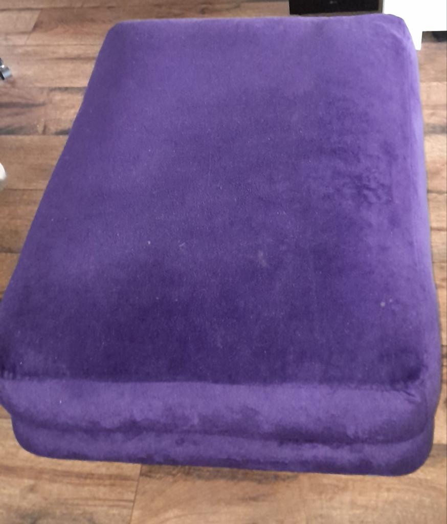 Paarse poef - Comfortabel en stijlvol, Minder dan 50 cm, Gebruikt, Vierkant, Minder dan 50 cm