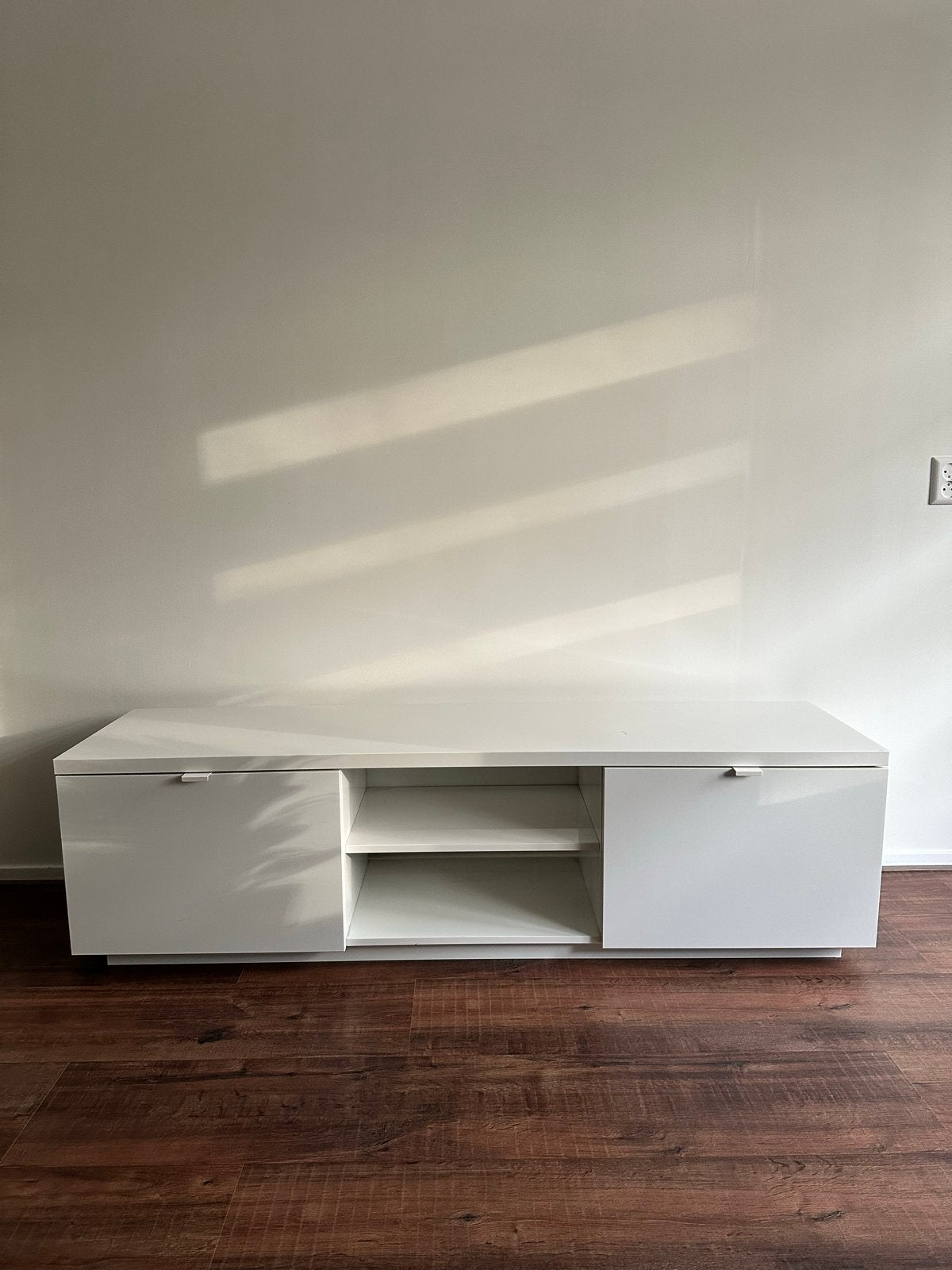 Hoogglans IKEA TV-meubel met lichte kras, Ophalen, Kunststof, Gebruikt, 150 tot 200 cm
