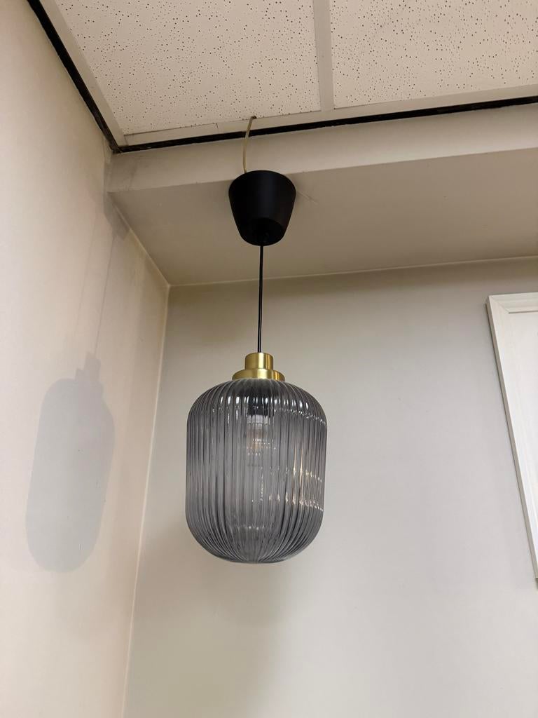 IKEA plafondlamp - geribbeld glas en zwart, Huis en Inrichting, Lampen | Plafondlampen, Ophalen of Verzenden, Zo goed als nieuw