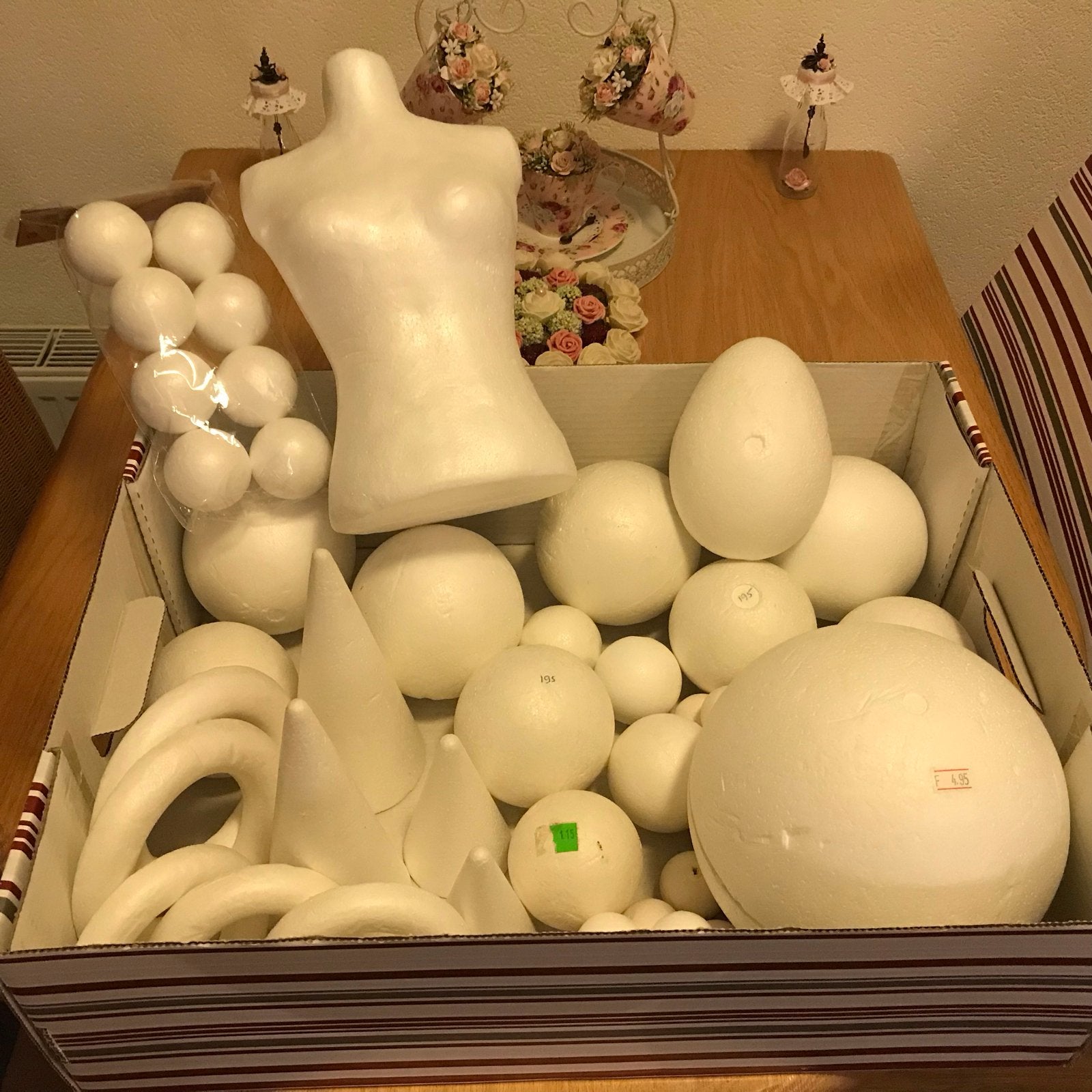 Grote doos met piepschuim vormen voor knutselen, Nieuw, Ophalen of Verzenden, Kunststof, Knutselmateriaal