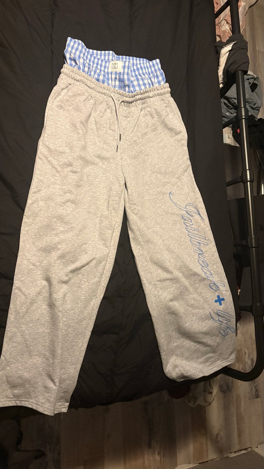 Joost Klein Jailbreak fashion merch jogger high fashion, Kleding | Heren, Ophalen of Verzenden, Nieuw, Maat 52/54 (L), Grijs