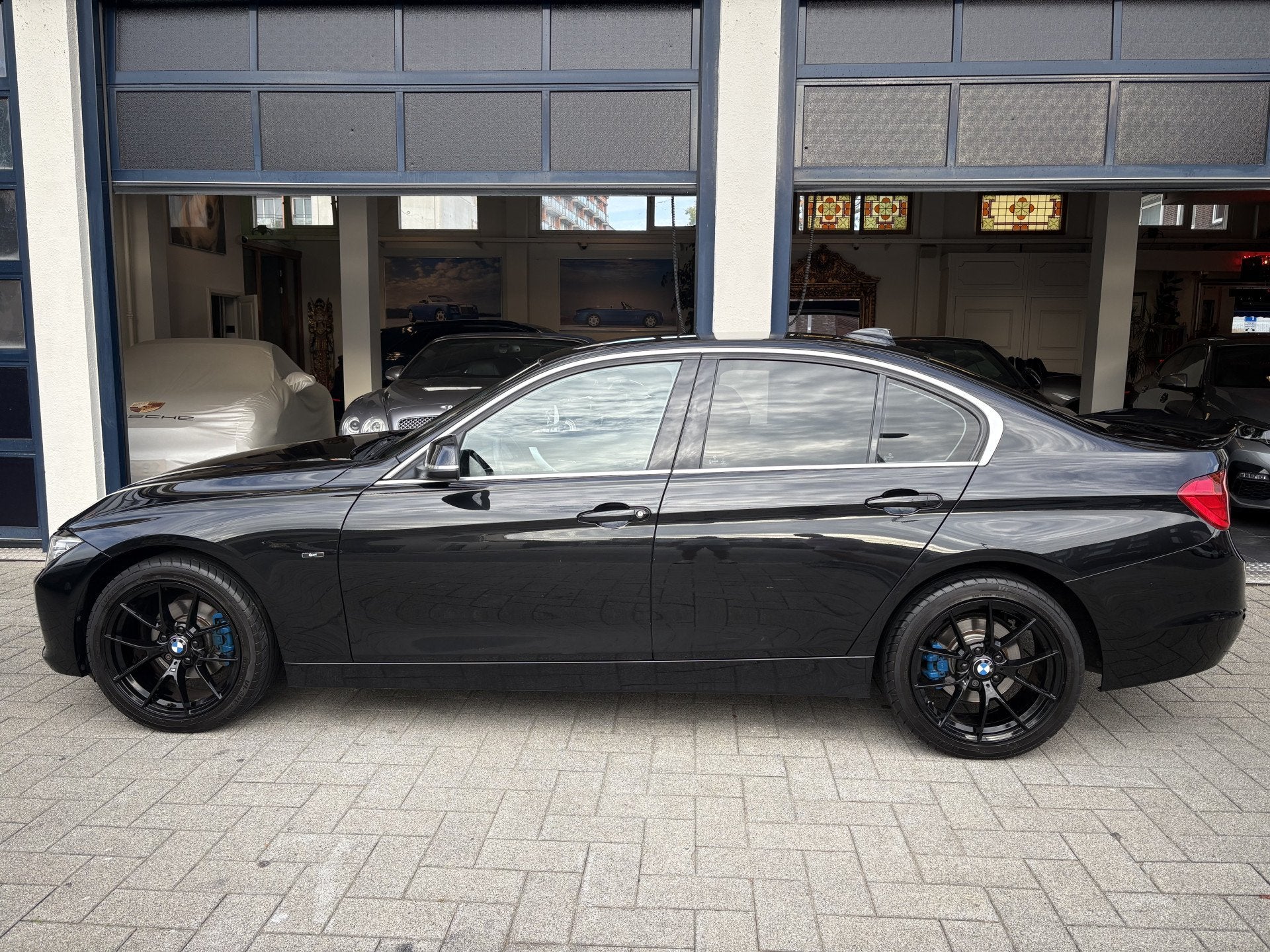 BMW 3-serie 320i Executive SPORT/CLIMA/NAVI/CRUISE, Automaat, Achterwielaandrijving, Gebruikt, Euro 6