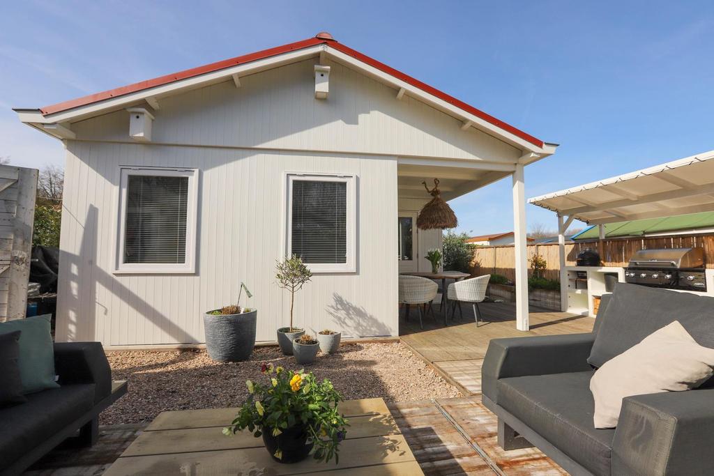 Sfeervolle recreatiewoning vlakbij zee en duinen – Rockanje, 45 m², 2 slaapkamers, Verkoop zonder makelaar, Chalet