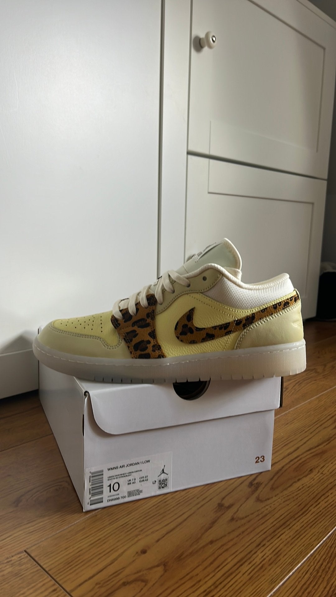 Nike Air Jordan 1 Low Lemon Drop Leopard - Maat 42, Ophalen, Nieuw, Geel, Sneakers of Gympen
