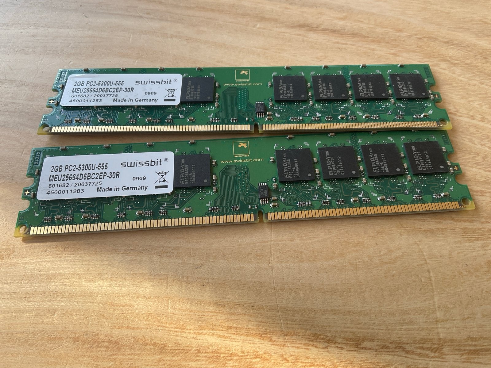 2x 2GB Swissbit DDR2 RAM Geheugen (PC2-5300U-555), Computers en Software, RAM geheugen, Ophalen, Gebruikt, DDR2, Desktop