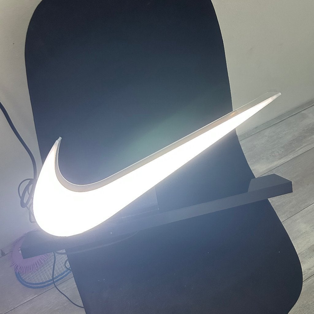 Nike lamp, Ophalen of Verzenden, Nieuw, Overige materialen, 50 tot 75 cm