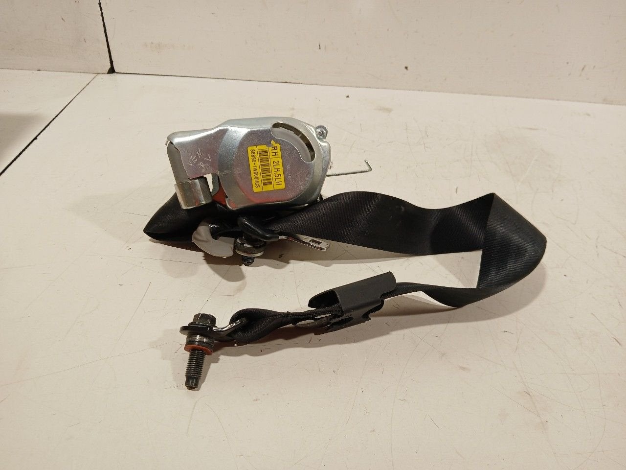 Veiligheidsgordel rechts voor Kia Rio, Onderdelen@venauto.nl, Van der Ven Autorecycling B.V., Ettenseweg 76, 4706 PB Roosendaal, The Netherlands