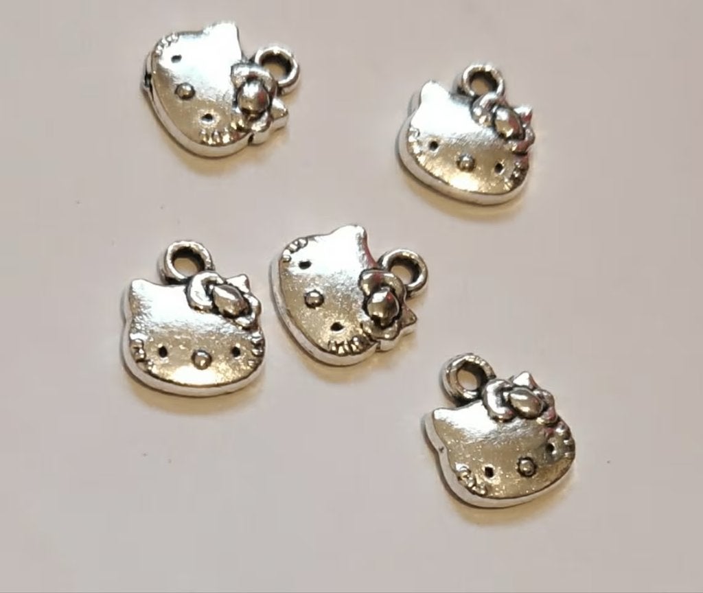 5 zilveren Hello Kitty bedeltjes / ketting hangertjes, Ophalen of Verzenden, Nieuw, Zilver, Overige merken