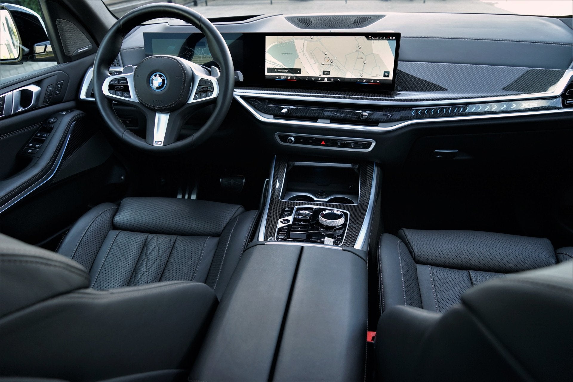 BMW X5 xDrive50e M-sport Pano Trekhaak Massage Stoelventilat, Dealer onderhouden, Gebruikt, 2395 kg, Bedrijf