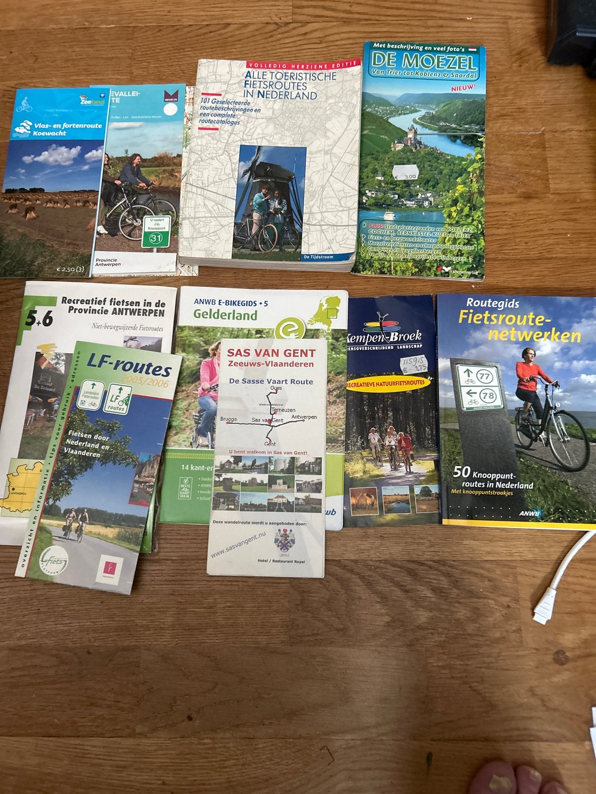 Diverse fiets- en wandelgidsen (ANWB, LF-routes, etc.), Gelezen, Fiets- of Wandelgids, Ophalen of Verzenden, ANWB