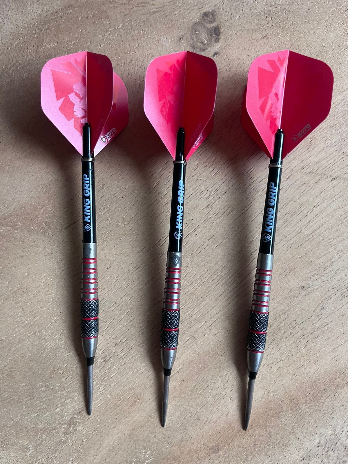Koto Kingbomb dartpijlen 23 gram, Sport en Fitness, Darts, Ophalen of Verzenden, Zo goed als nieuw, Pijlen