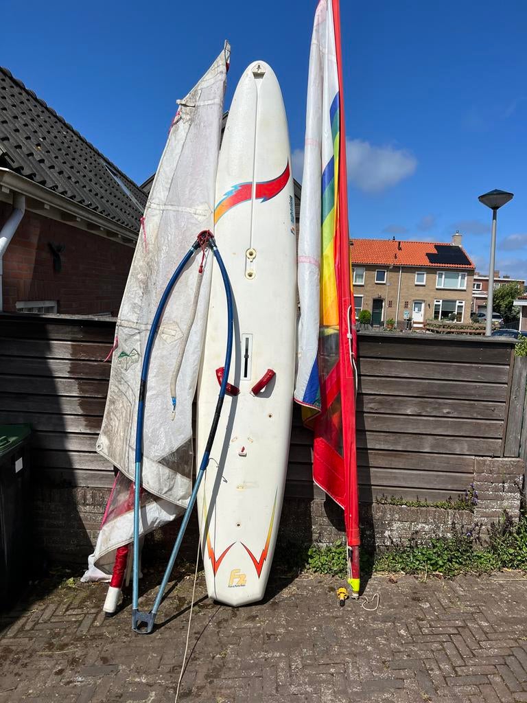 Complete windsurfset - Mastvoet moet vervangen worden, Ophalen, 250 tot 300 cm, Met vin(nen), Complete set