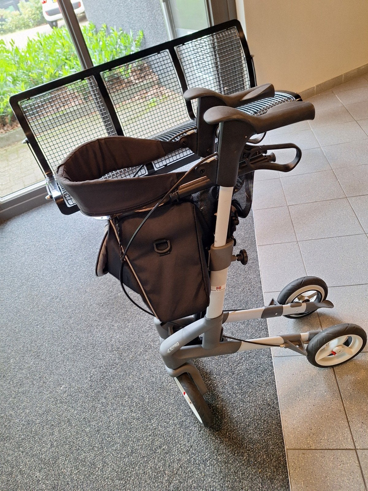 Foto 16 van Rollator lichtgewicht topra troja 5Glees beschrijving NW.ST